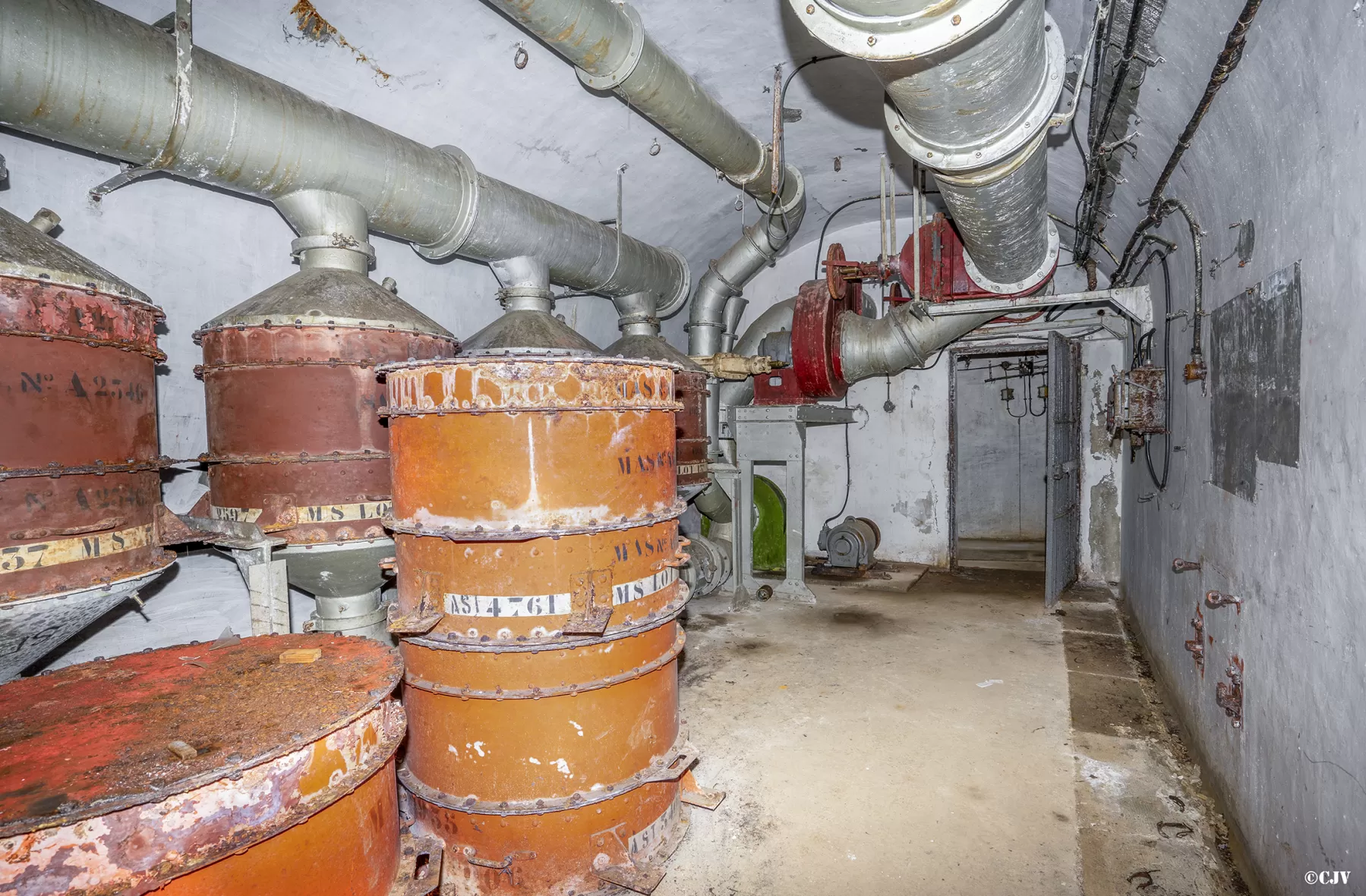 Ligne Maginot - SAPEY - (Ouvrage d'artillerie) - Bloc 4
La salle des filtres du bloc - Lia VERMEULEN