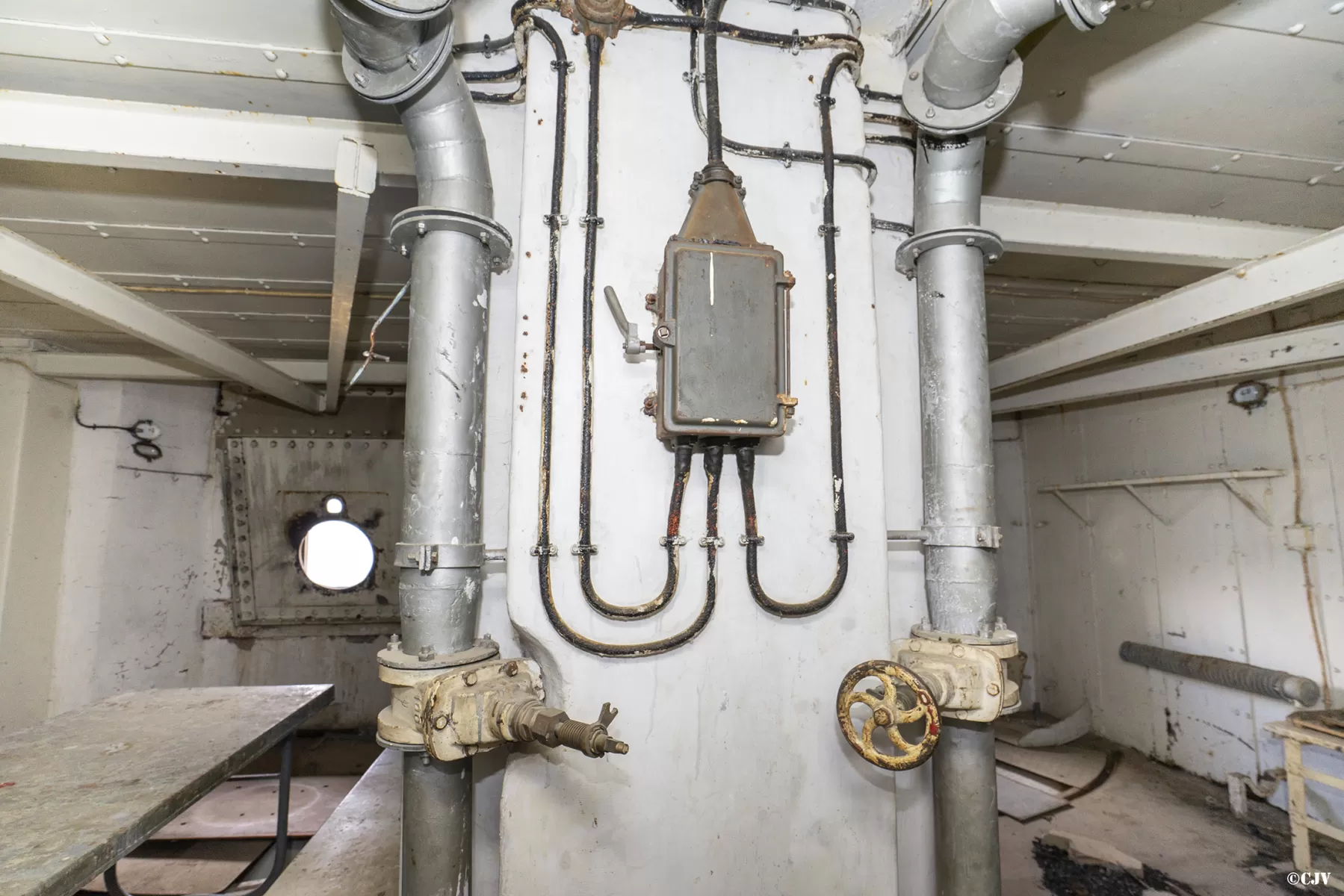 Ligne Maginot - SAPEY - (Ouvrage d'artillerie) - Bloc 4
La séparation entre les deux chambres de tir - Lia VERMEULEN