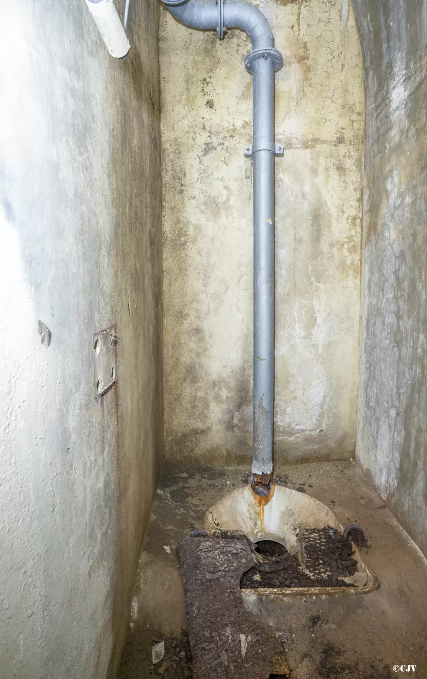 Ligne Maginot - SAPEY - (Ouvrage d'artillerie) - Bloc 4
Latrine - Lia VERMEULEN