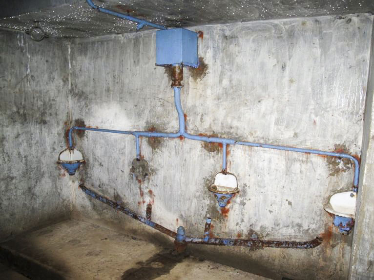 Ligne Maginot - SAPEY - (Ouvrage d'artillerie) - Urinoirs