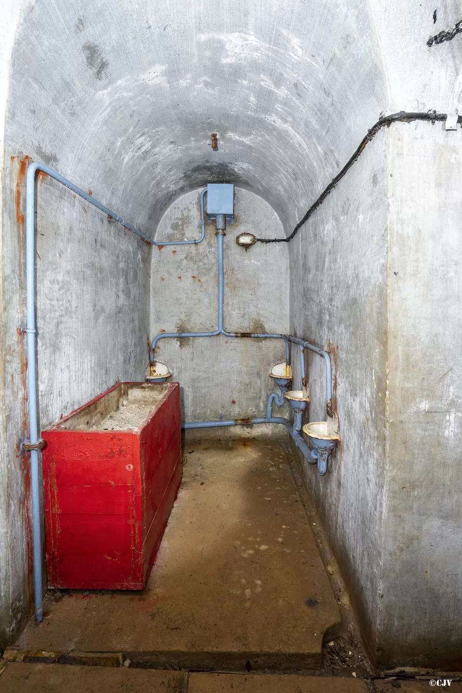 Ligne Maginot - SAPEY - (Ouvrage d'artillerie) - Urinoirs - Lia VERMEULEN