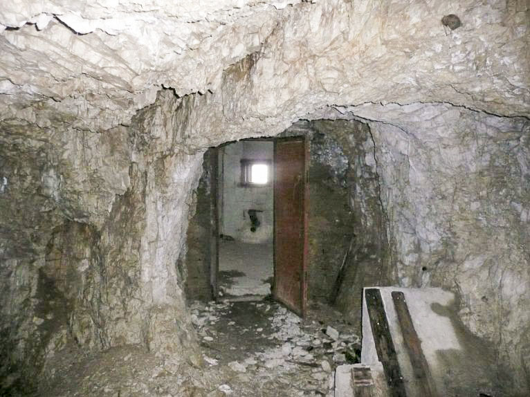 Ligne Maginot - LES ROCHILLES - (Ouvrage d'infanterie) - Le bloc 3
Accès au bloc depuis les dessous