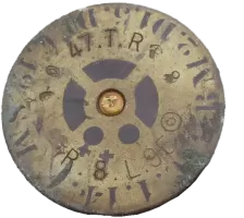 Ligne Maginot - Cartouche de 47mm Mle 1885 à obus de rupture Mle 1892 & 1892 G - Exemples de marquages d’identification en périphérie de l’amorce de la matière de l’obus de rupture en fonte à gauche