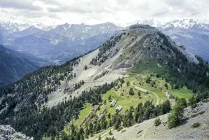 Ligne Maginot - COCHETTE - (Casernement) - À l'arrière-plan fort l’Infernet
