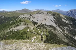 Ligne Maginot - COCHETTE - (Casernement) - À l'arrière-plan le Gondran A, B, C, D et l’Ombilic