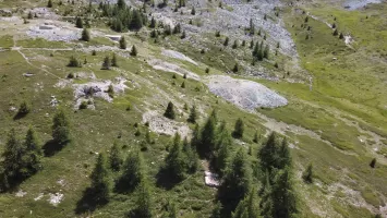 Ligne Maginot - COL DE GRANON ANNEXE 2 - (Blockhaus pour arme infanterie) - La localisation: Annexe 1, cratère Annexe 2, dalle plus bas.