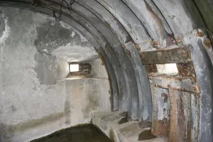 Ligne Maginot - COLOMBIER - ROCHER LE TRUC - (Blockhaus pour arme infanterie) - Deux des trois créneaux de tir