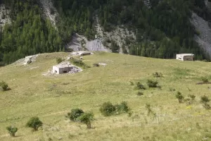 Ligne Maginot - LARCHE (L) - (Ouvrage d'infanterie) - Vue d'ensemble prise de l'autre coté
