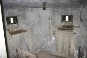 Ligne Maginot - LARCHE (L) - (Ouvrage d'infanterie) - Bloc 4
Vue intérieure des embrasures