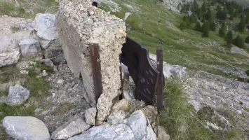 Ligne Maginot - PITON JAUNE - (Observatoire d'infanterie) - Un simili-créneau juste en contrebas de l'observatoire