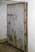 Ligne Maginot - COL DE SEGRA - (Chambre de coupure) - La porte du local avec la fameuse étoile