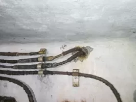 Ligne Maginot - COL DE SEGRA - (Chambre de coupure) - Arrivée ou départ des câbles côté sud