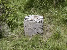 Ligne Maginot - COL DE SEGRA - (Chambre de coupure) - Borne prés de la chambre