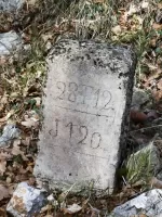 Ligne Maginot - COL DE SEGRA - (Chambre de coupure) - Bornes sur la piste (28T12/120)