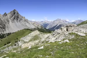 Ligne Maginot - LES ACLES EST 1 - (Blockhaus pour arme infanterie) - Vue générale. 