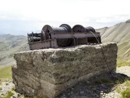 Ligne Maginot - RESTEFOND - (Divers) - A proximité du bloc 4, le treuil reliant à l'ouvrage de la Moutiére utilisé lors de sa construction