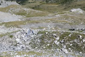 Ligne Maginot - COL DE BUFFERE OUEST 2 - (Cuve pour arme d'infanterie) - Le poste de tir. 
A l'arrière l'ouvrage