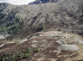 Ligne Maginot - COL DE GRANON - (Ouvrage d'infanterie) - L'ouvrage vu depuis la piste vers les forts de Lenlon et Olive