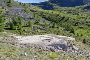 Ligne Maginot - COL DE GRANON - (Ouvrage d'infanterie) - Bloc 5
Dessus de la dalle
Col du Granon à l'arrière-plan

