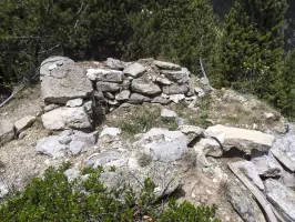 Ligne Maginot - COL DE L'ECHELLE 1 - (Blockhaus pour arme infanterie) - L'encuvement en pierre au-dessus de la pilule.