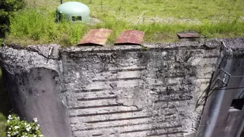 Ligne Maginot - FOUR A CHAUX - FAC - (Ouvrage d'artillerie) - Entrée munitions
Cloche GFM et sortie des fumées de l'usine