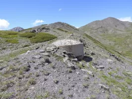 Ligne Maginot - CRETE CIBIERES-GRANON A - (Blockhaus pour arme infanterie) - La pilule de type briançonnaise
