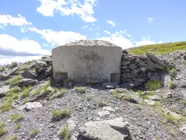 Ligne Maginot - CRETE CIBIERES-GRANON A - (Blockhaus pour arme infanterie) - La pilule à deux créneaux
