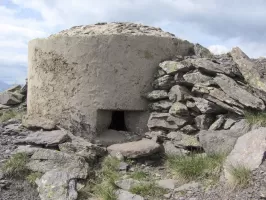 Ligne Maginot - CRETE CIBIERES-GRANON A - (Blockhaus pour arme infanterie) - La forme spécifique des créneaux