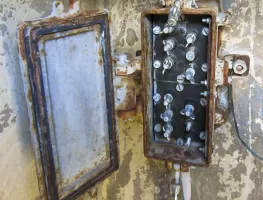 Ligne Maginot - SAINT JOSEPH NORD - (Chambre de coupure) - Le second boîtier pour les prises de circuit (raccordement des lignes de campagne)