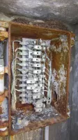 Ligne Maginot - SAINT JOSEPH NORD - (Chambre de coupure) - Le troisième boîtier.
Protection parafoudres pour les lignes de campagne