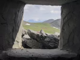 Ligne Maginot - LES CIBIERES - COL DE L'OULE 3 - (Blockhaus pour arme infanterie) - Dans l'axe du créneau : le col de l'Oule 