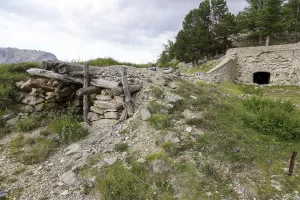 Ligne Maginot - L'OLIVE (BATTERIE CAVERNE) - (Position d'artillerie préparée) - Abri en tôle métro partiellement effondré