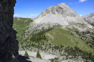 Ligne Maginot - ROCHER DE BARRABAS - (Blockhaus pour arme infanterie) - Devant le bloc.
Le Col des Acles et le Sommet du Charra