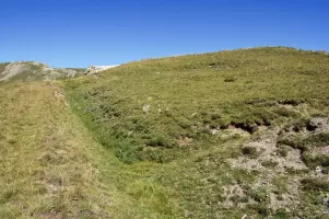 Ligne Maginot - BLANCHE - PEYRE MOUTTE - (Abri) - Réseau des tranchées, à l'arrière-plan l’entrée sud