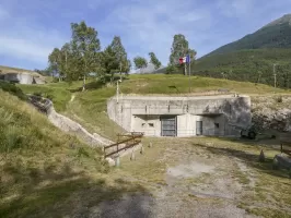 Ligne Maginot - SAINT GOBAIN - (Ouvrage d'infanterie) - L'entrée mixte et le bloc 1 à gauche 