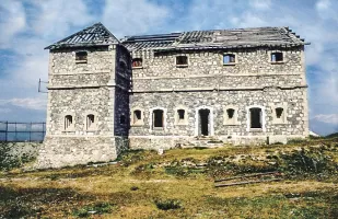 Ligne Maginot - JANUS - (Ouvrage d'artillerie) - Le casernement extérieur, 
construit initialement pour l'ouvrage Séré de Rivieres