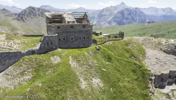 Ligne Maginot - JANUS - (Ouvrage d'artillerie) - Le casernement extérieur