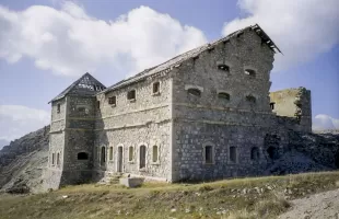 Ligne Maginot - JANUS - (Ouvrage d'artillerie) - Le casernement