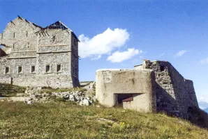 Ligne Maginot - JANUS - (Ouvrage d'artillerie) - Bloc 8, cheminée de la caserne.
Évacuation de l'air vicié.
