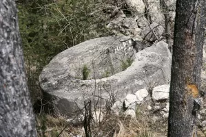 Ligne Maginot - CLOT DU POIN TD - (Cuve pour arme d'infanterie) - Le bloc de la TD versé lors de l'élargissement de la piste