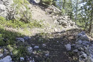Ligne Maginot - CRETE DE LA PINEE 4 - (Abri) - L'emplacement de l'abri en construction.
Le mur à l'arrière plan est 'construit'.
Les tôles sont en attente en contrebas