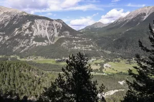 Ligne Maginot - ENROUYE - (Observatoire d'infanterie) - Vue vers la route descendant de Montgenèvre vers Briançon