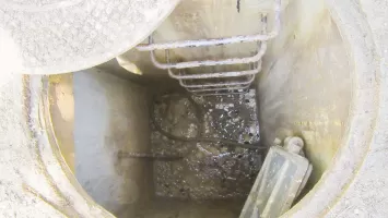 Ligne Maginot - EYRETTE - (Chambre de coupure) - Vue plongeante dans l'ouvrage (profondeur 2.10m)