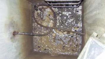 Ligne Maginot - EYRETTE - (Chambre de coupure) - Le coffret a été dé-raccordé des deux câbles 14 paires après le conflit. Le câble 14 paires passe directement dans la chambre.