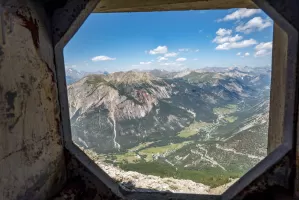 Ligne Maginot - JANUS - (Ouvrage d'artillerie) - Bloc 2
La vallée de la Clarée vue à travers le créneau FM de la chambre de tir de l'étage supérieur