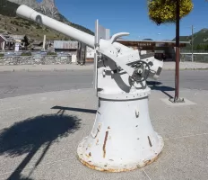 Ligne Maginot - JANUS - (Ouvrage d'artillerie) - Canon de 95mm de côte semblable à ceux du bloc 8 exposé à Montgenèvre