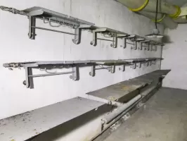 Ligne Maginot - JANUS - (Ouvrage d'artillerie) - Chambrée
Étagères