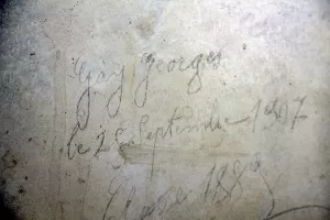Ligne Maginot - GONDRANS - ABRI 5 - Un petit graffiti datant de 1907, année de construction de l'ouvrage