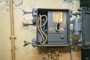 Ligne Maginot - GONDRAN E - (Ouvrage d'infanterie) - Bloc 1
Poste téléphonique étanche TM32. Ce poste fait très probablement partie du réseau d'alerte