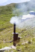 Ligne Maginot - GONDRAN E - (Ouvrage d'infanterie) - Bloc Cheminée. 
Noter le bloc 1 et sa cloche GFM en arrière-plan